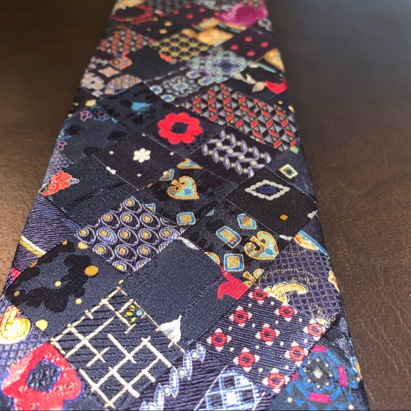 Beautiful Handmade Brioni Tie - Picture 5 of 15